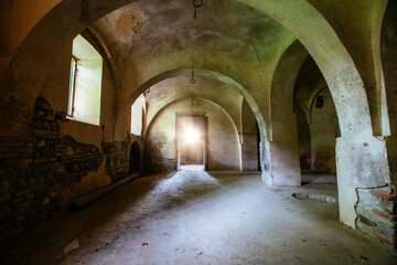 Obraz premium Old vaulted basement under abandoned castle