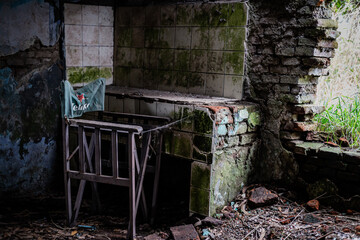 abandoned heineken chair old house retro 2