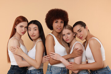 Obraz premium Portrait of beautiful young women on beige background