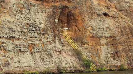 Gruta do Talhado com a imagem de São Francisco nos cânions de Xongó