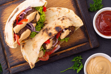 Pita stuffed with chicken
