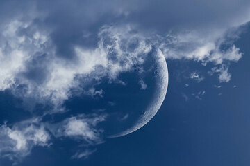 Obraz na płótnie Canvas The moon hidden by clouds