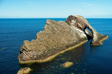 Bow Fiddle Rock near the villiage of Portnockie in the north east of Scotland - obrazy, fototapety, plakaty