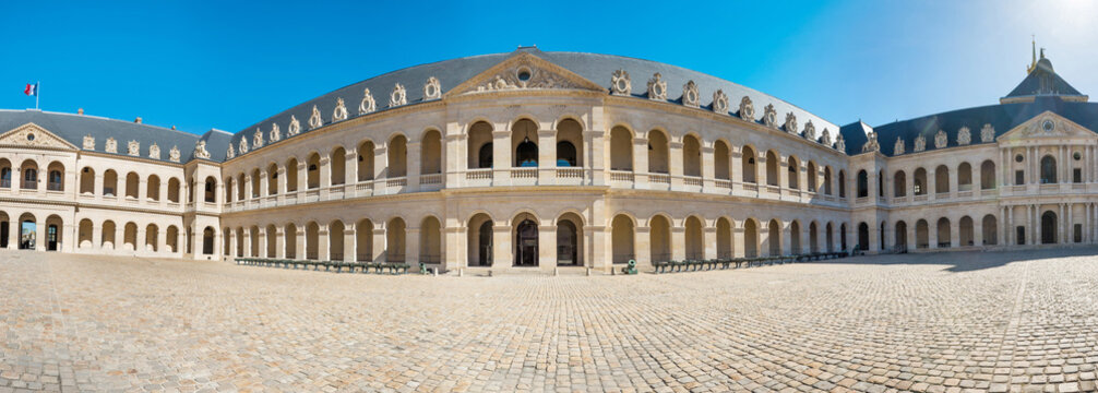 Les Invalides in Paris - Great Court museum