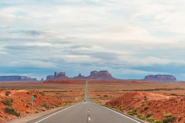 Foto op Plexiglas Scenic highway in Monument Valley Tribal Park in Utah © travnikovstudio