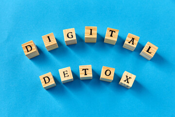 Obraz premium technology concept - digital detox words made of wooden toy blocks or stamps on blue background