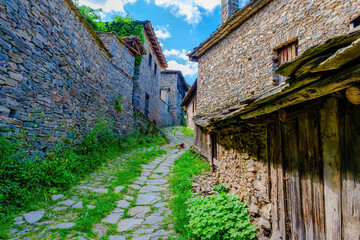 Fototapeta na wymiar Mountain village of Kovachevitsa, Old traditional Bulgarian house