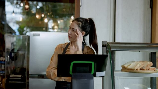 Beautiful Asian barista The owner's daughter is stressed out about the store's expenses than its income. and Asian female senior single mother came to comfort her child and look at the cash register