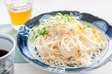 エビマヨがのった素麺
