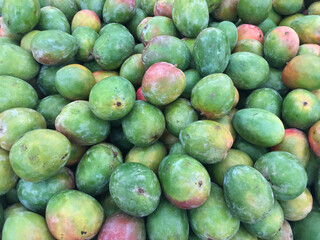 Mangos verdes amontonados. 