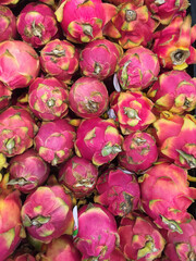 Fruta de temporada,  dragón fruit. 