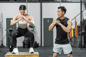 Asian men and women Have a strong body, good health, love to exercise.