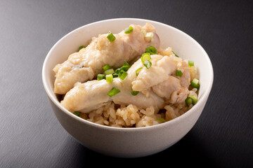 骨付き手羽元のほぐし飯　(炊き込みご飯)