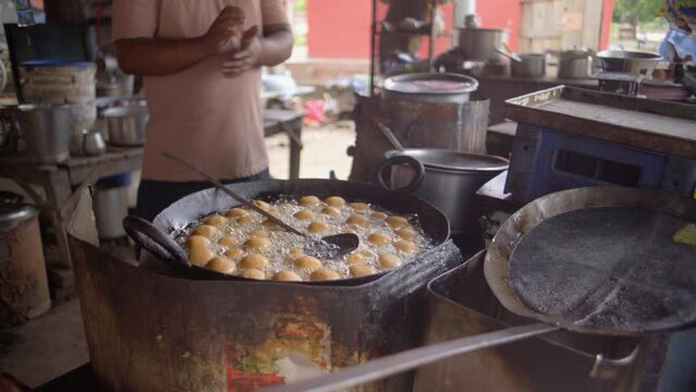 fried litti chokha in oil