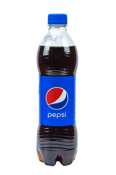 Vaison la Romaine, Vaucluse, France - 23072023 : bouteille en plastique de cola de marque Pepsi isolé sur un fond blanc