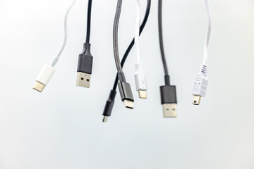 Chaos mit verschiedenen USB-Stecker Typen und Standards im Studio ausgenommen - obrazy, fototapety, plakaty