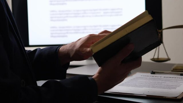 Lawyers read legal books defend their clients' cases, the lawyer concept assumes that the defendant defends the client in order to win the case or gain the greatest benefit in accordance with the law.
