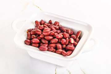 Raw peanut heap for roast