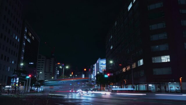 [Time Lapse] Cars come and go at the intersection of Tenjin, Fukuoka City, where neon lights shine at night