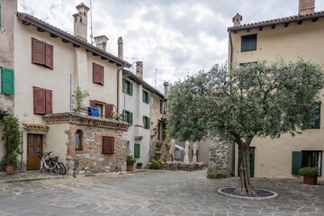 Fototapeta na wymiar tree and picturesque old buildings, Grado, Italy