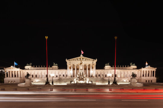 Parlamentsgeb&auml;ude in Wien bei Nacht