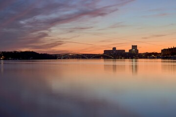 Fototapeta na wymiar Idyllic scene of Stockholm cityscape on the shore at sunset in Sweden