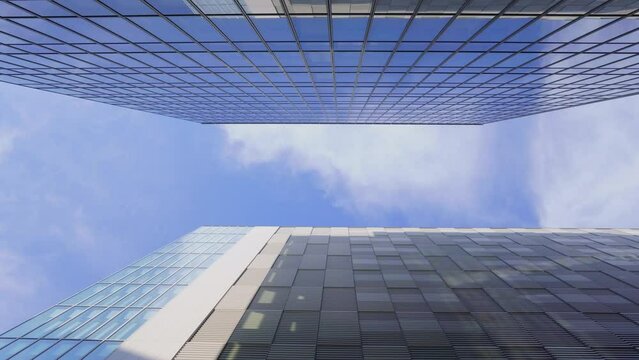 [Time Lapse] Overlooking clouds and blue sky from the valley of urban buildings