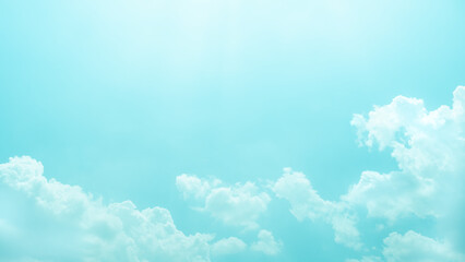 光がやさしく降り注ぐふわっとしたパステルカラーの青空と雲 - 晴れた日の空の背景素材
