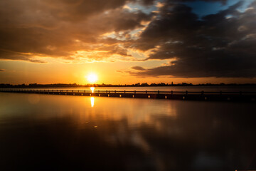 Obraz premium a beautiful sunset by the water