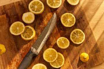 Fresh, organic and juicy lemons and lemon slices ready to make a cold lemonade.