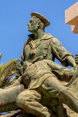 Fototapeta premium El monumento a los Héroes de Cavite y Santiago de Cuba, en conmemoración de los españoles que murieron en la Guerra Hispanoamericana, ubicado en el puerto de la ciudad española de Cartagena, Murcia, E
