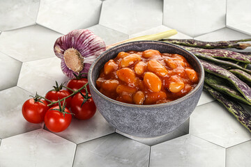 White beans in tomato sauce
