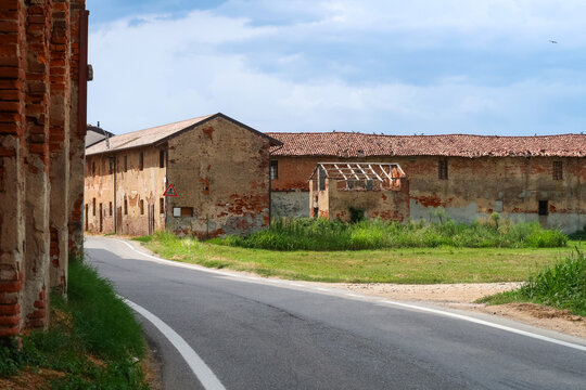 Farmhouse ancient old Po Valley agriculture natural nature panorama