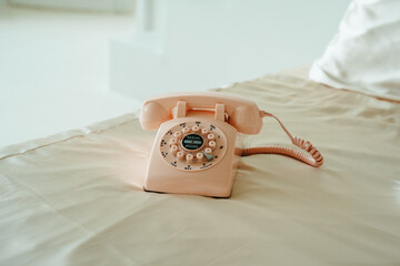 핑크색 레트로 전화기