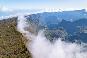 Randonnée Maïdo Grand Bénare et vue aérienne par drone du Cirque de Mafate et Piton des Neiges, Saint-Paul, | Île de la Réunion Tourisme