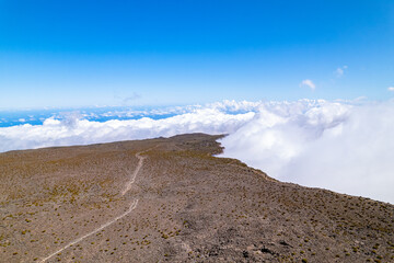 Randonnée Maïdo Grand Bénare et vue aérienne par drone du Cirque de Mafate et Piton des Neiges,...