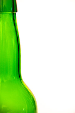 Botella de sidra sobre fondo blanco (Sidra Asturiana)