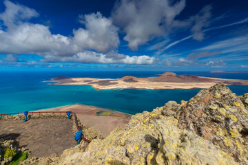 Widok z góry na ocean, urlop i wypoczynek na wyspie kanaryjskiej, Lanzarote, Hiszpania