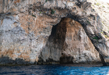 Fototapeta na wymiar along the coast at the Blue Grotto in Malta