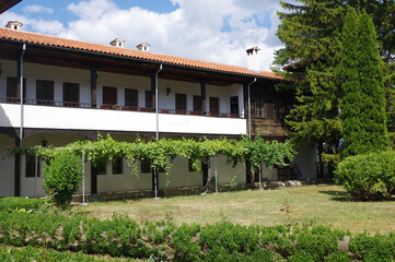 Fototapeta na wymiar cloitre du monastère Sokolski, Bulgarie
