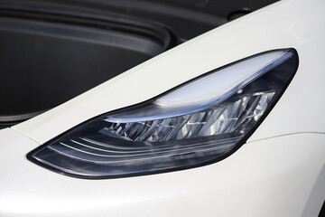 Front headlight of a white car