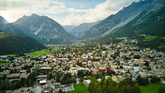 Bormio al tramonto, dall'alto