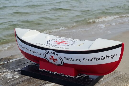 Ein Sparschiffchen f&uuml;r Spenden der Deutsche Gesellschaft zur Rettung Schiffbr&uuml;chiger (DGzRS)