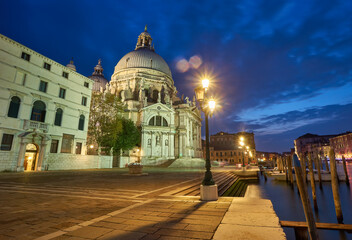 Santa Maria della Salute in the night, Venice - obrazy, fototapety, plakaty