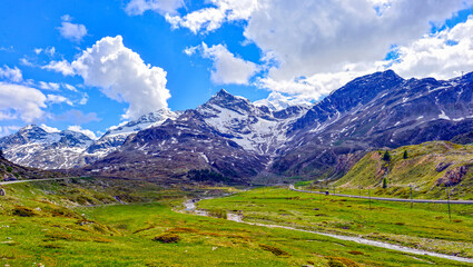 Fototapeta na wymiar Die Bernina-Alpen am Berninapass, Graubünden, Schweiz 