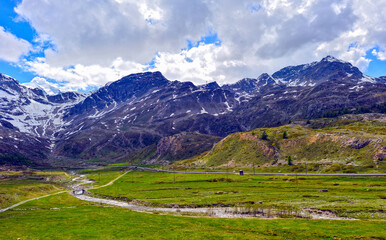 Obraz premium Die Bernina-Alpen am Berninapass, Graubünden, Schweiz 