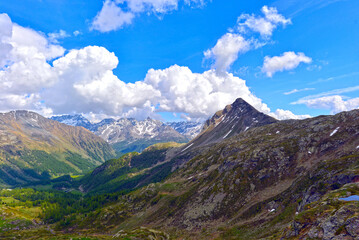 Fototapeta na wymiar Die Bernina-Alpen am Berninapass, Graubünden, Schweiz