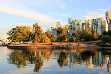 Obraz premium Beautiful view of downtown Vancouver in sunset light on a September day