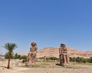 monumento en piedra de faraón de Egipto 
