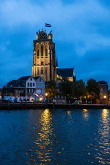 Foto auf Leinwand Grote Kerk Dordrecht zur blauen Stunde, Dordrecht, Niederlande © Robert Poorten